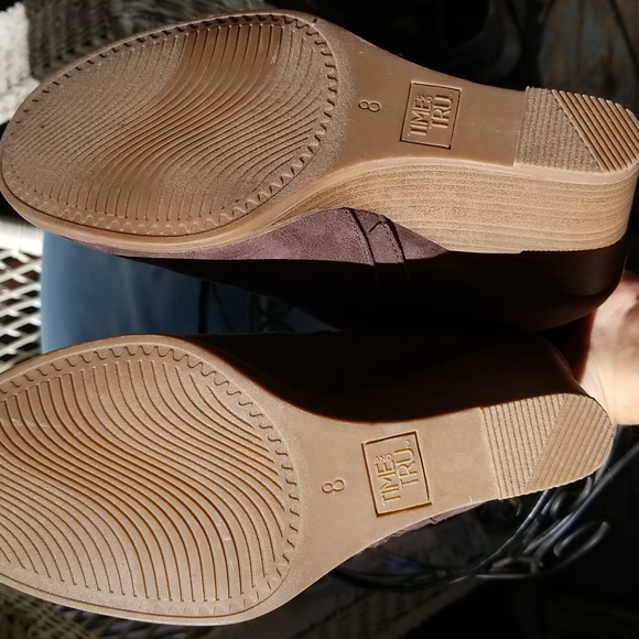 Cute pair of bootie! - Picture 4 of 4